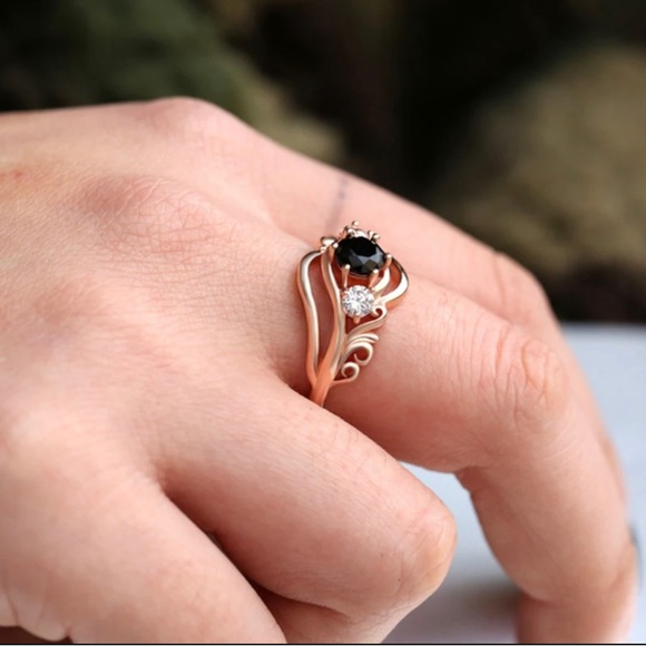 Unique Black Stone Prong Setting with a Twist Band in Rose Gold - Picture 4 of 5